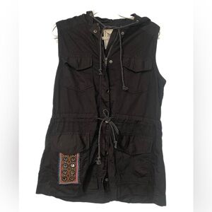 GAIA brand hooded vest gathered waist pockets, mirror appliquéd design. YY